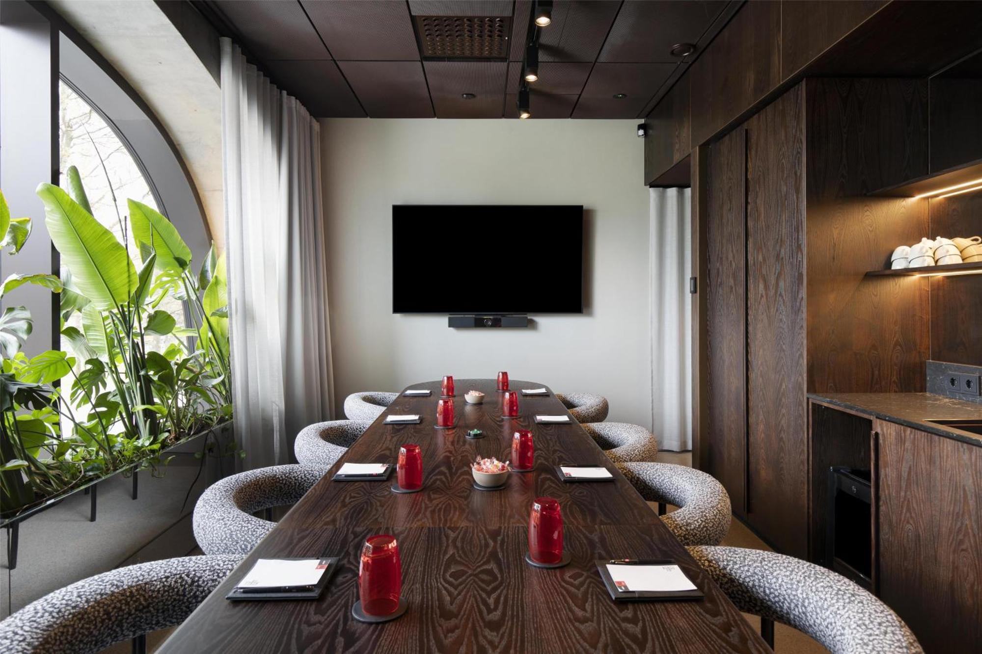 Radisson Red Hotel 4*