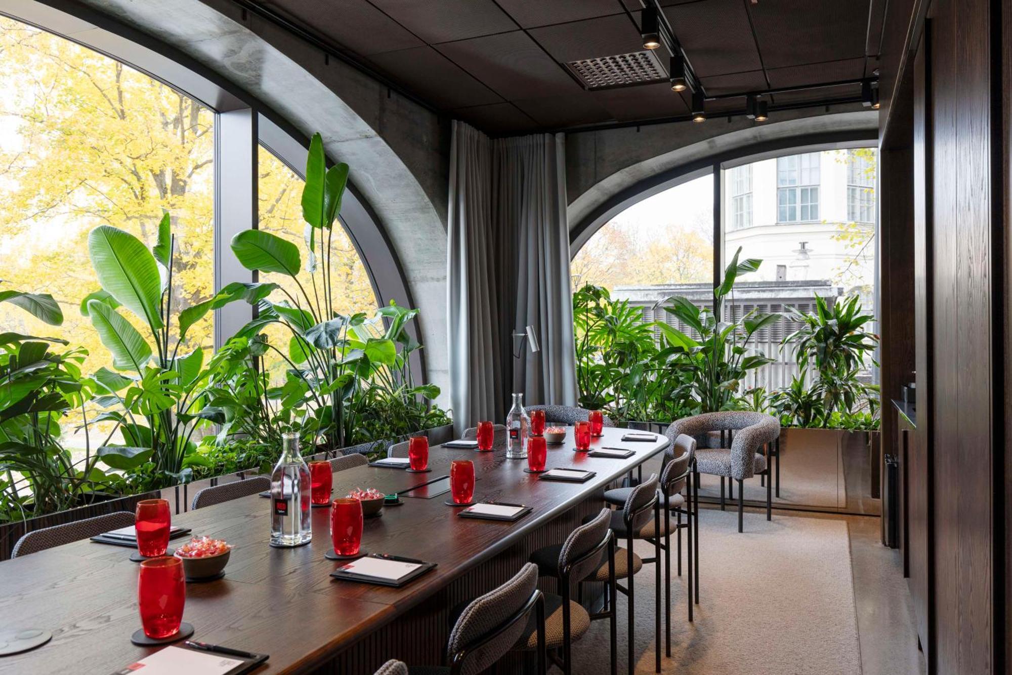 Radisson Red 4*